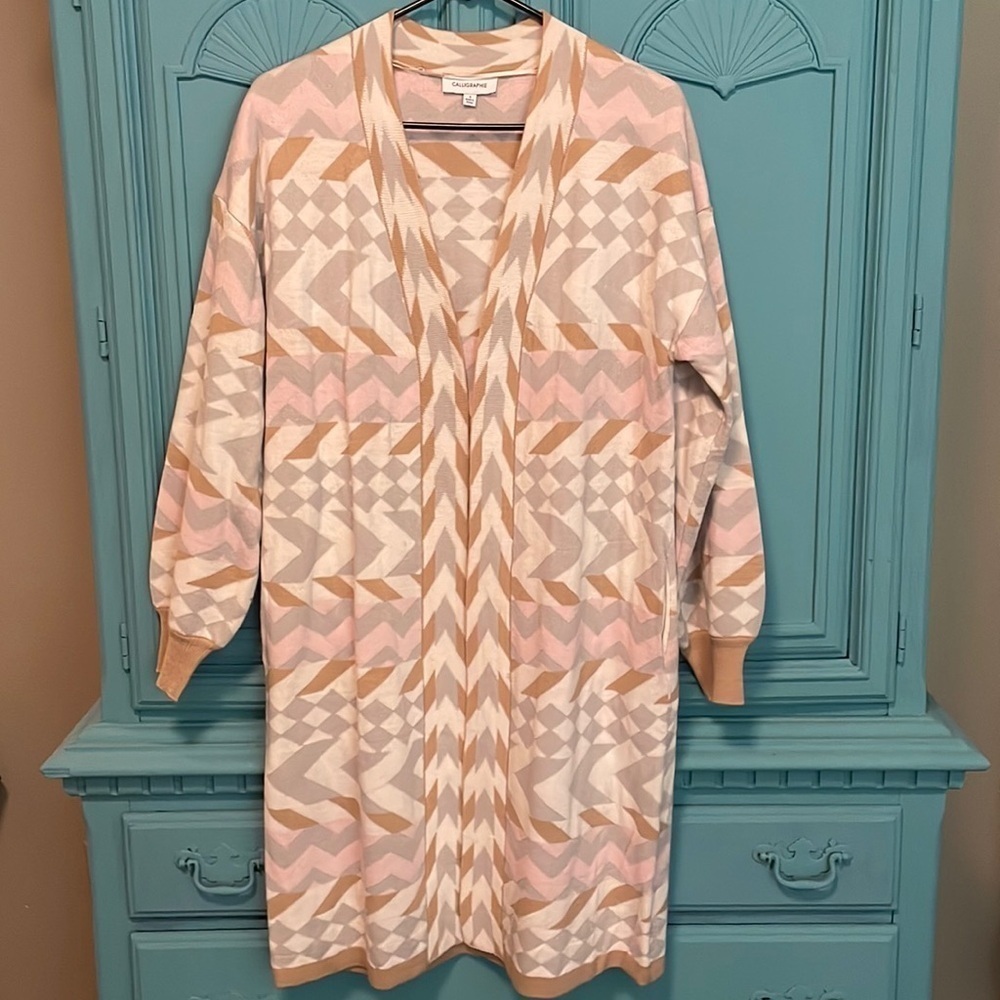 BOGO 🌸🌼 HOST PiCK Calligraphie cardigan pink, gray, caramel & cream geometric - Picture 3 of 10